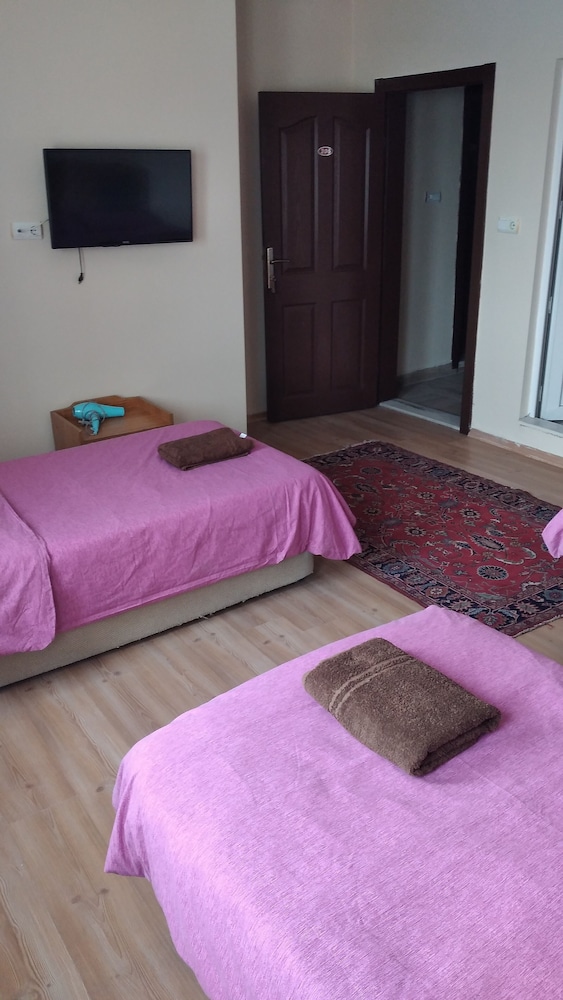 ROOM, QUADRUPLE