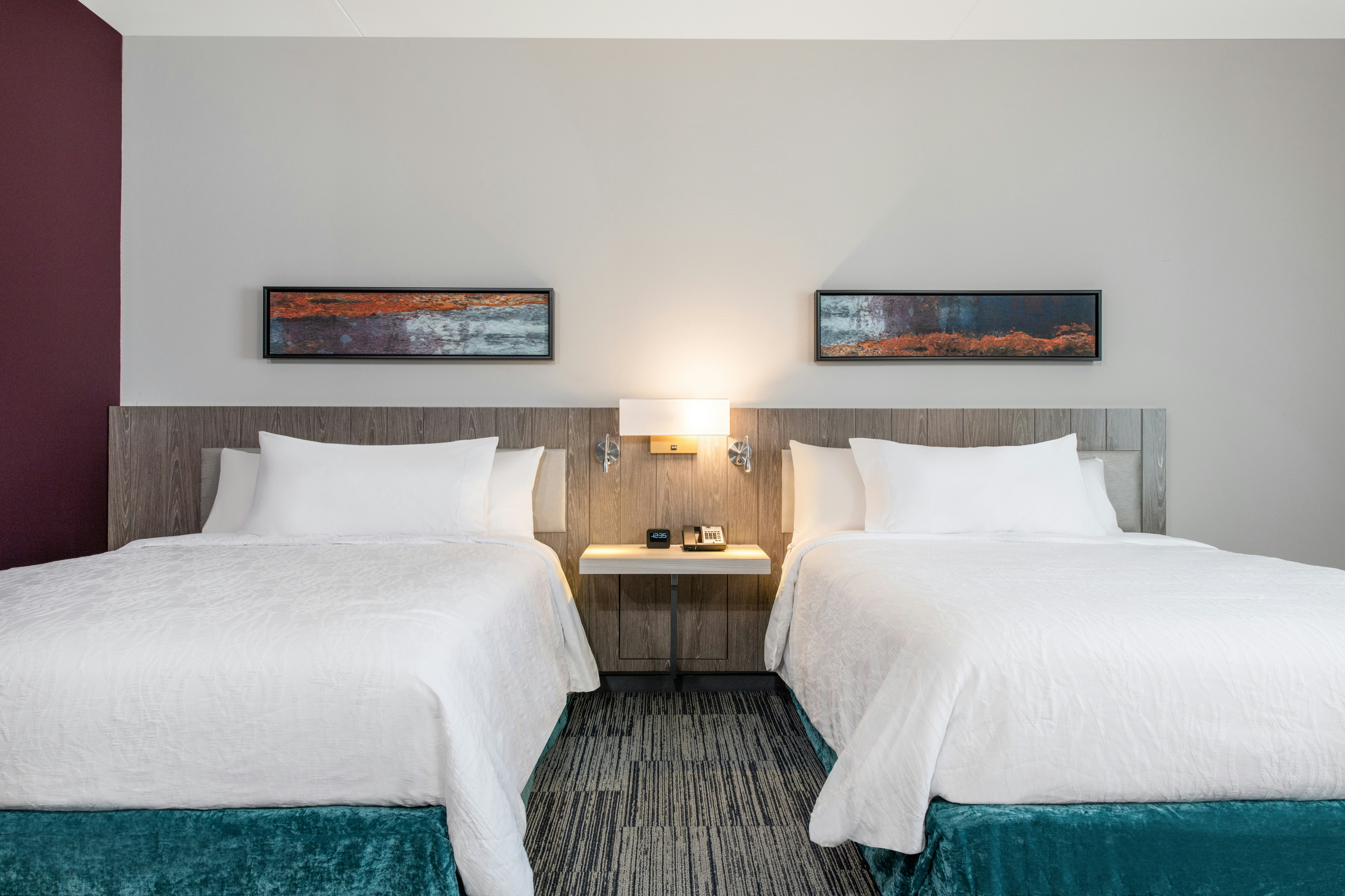 غرفة بسريرين كوين لذوي الإعاقة