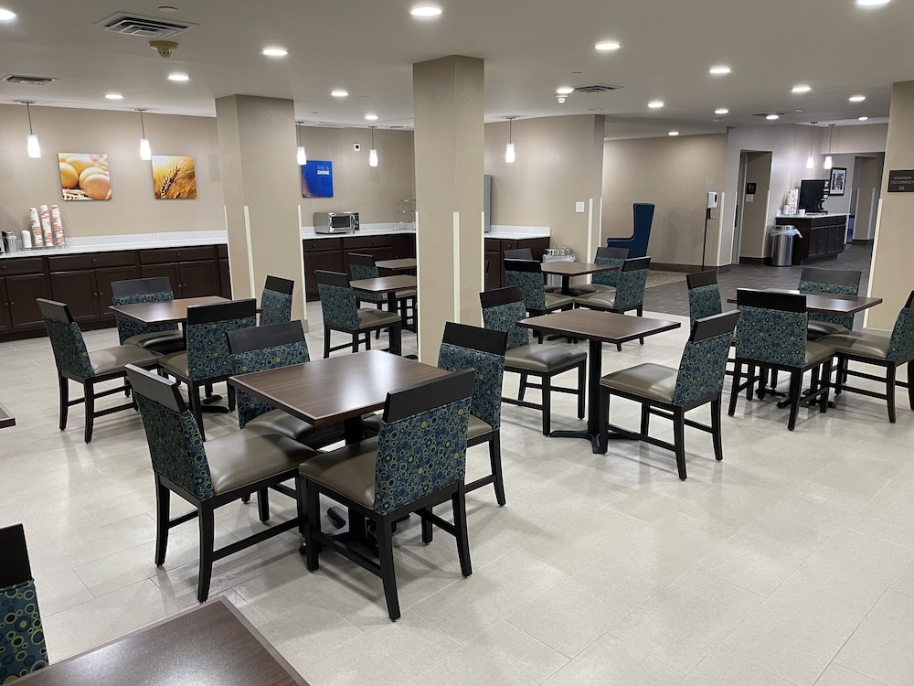 Quality Inn & Suites Spring Lake - Fayetteville near Fort Bragg 32/41