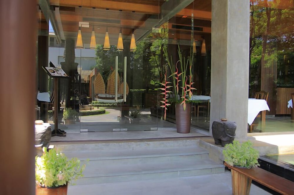 Malisa Villa Suites 68/87