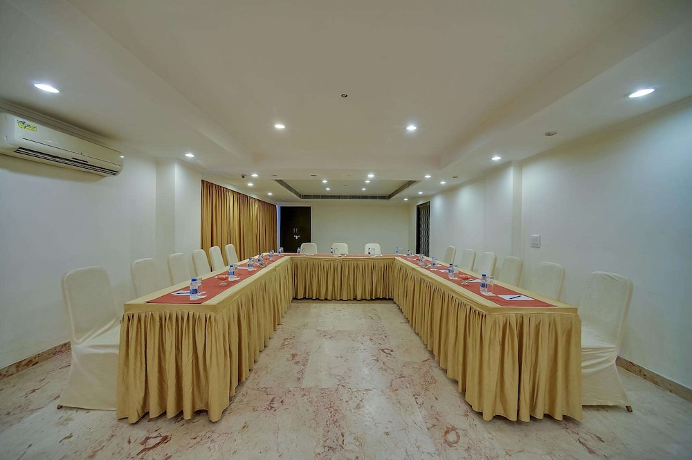 ROYAL SAROVAR PORTICO 21/35