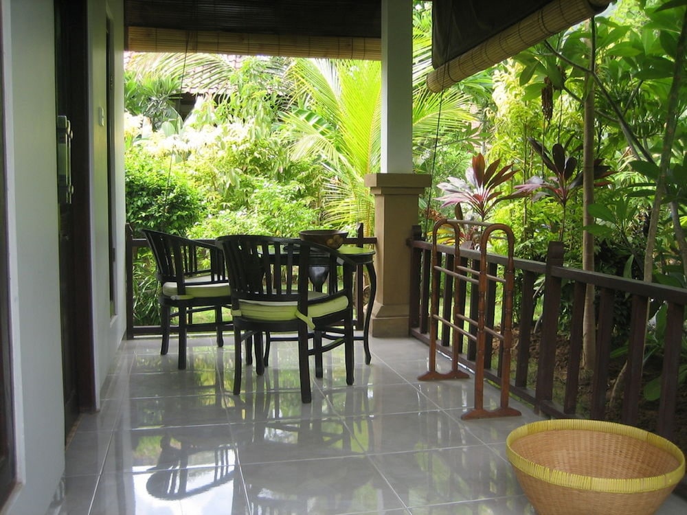 Amed Harmony Cafe And Bungalows 48/68