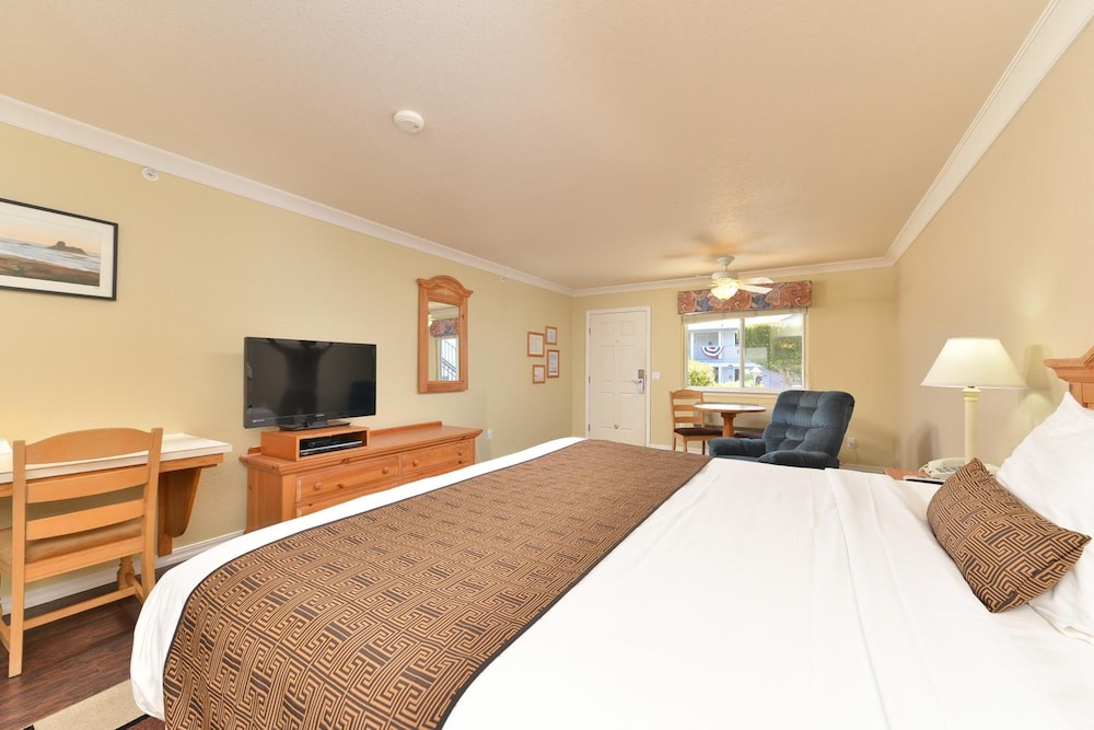 Cayucos Beach Inn 24/64