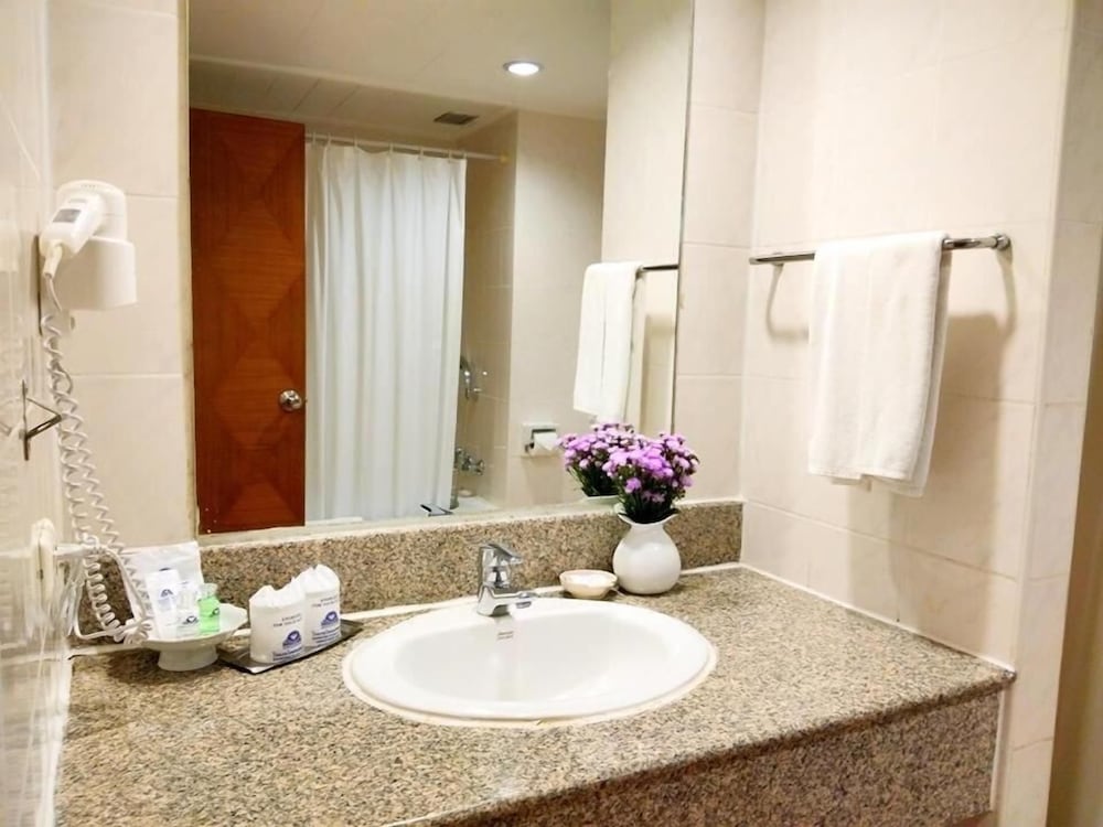 Diamond Plaza Hotel Suratthani 48/50