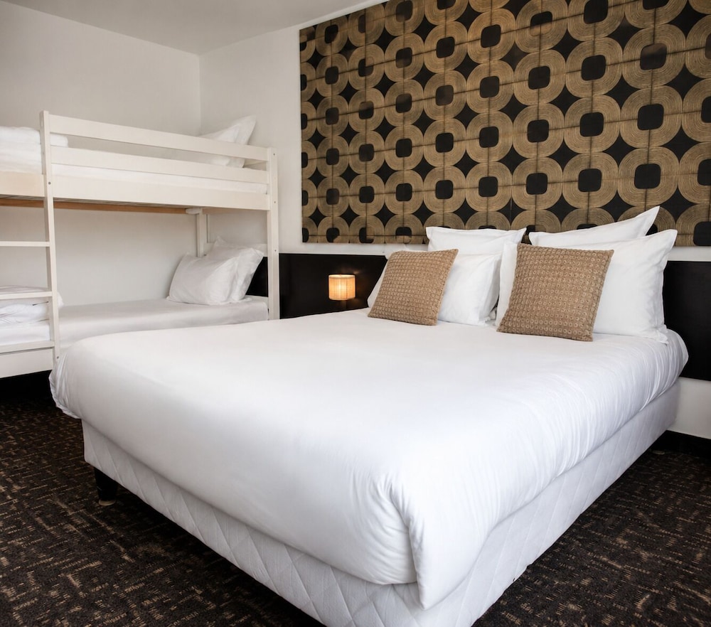 HOTEL LA BELLE POULE 7/44
