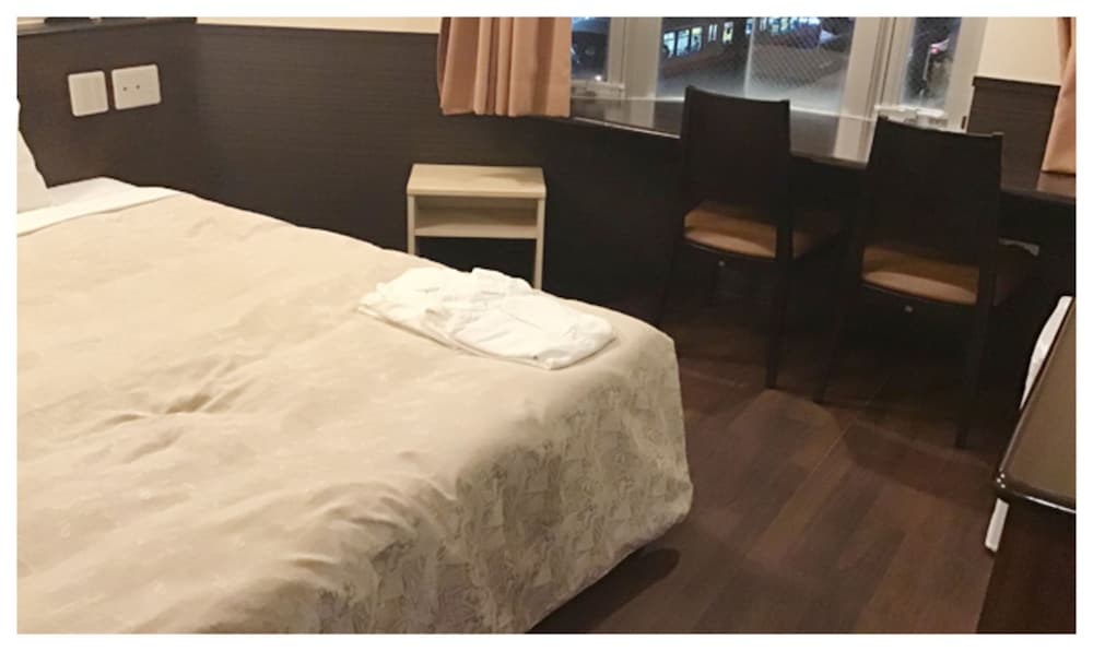 ROOM, DOUBLE BED