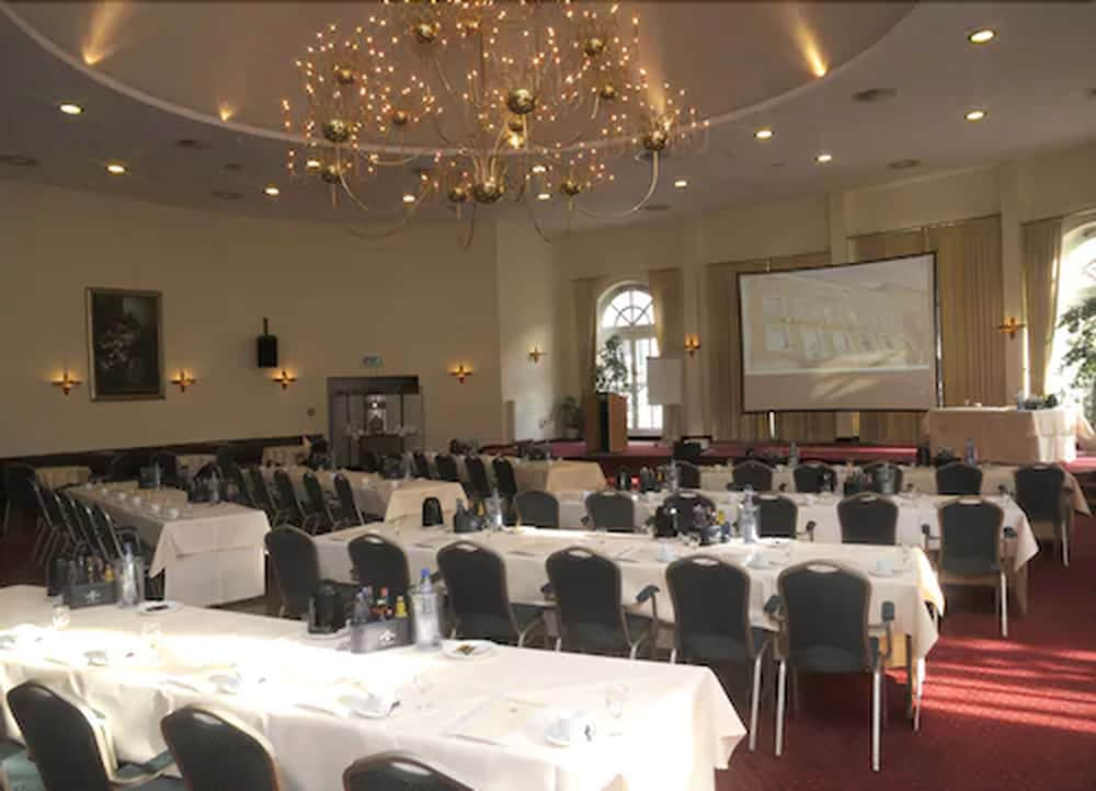 Victoria Hotel 40/50