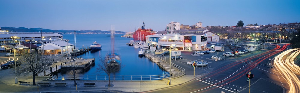 Customs House Hotel 68/72