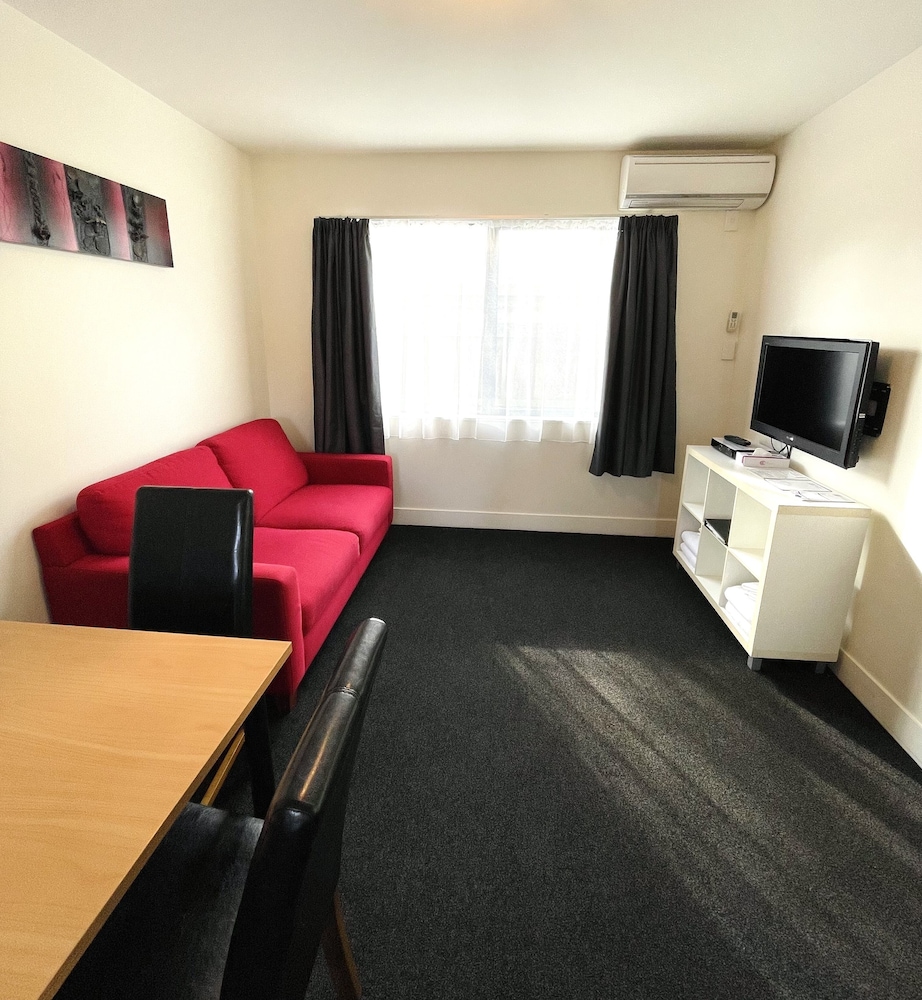 298 Westside Motor Lodge 20/41