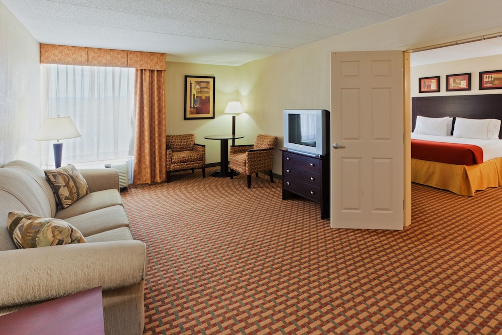 Holiday Inn Express Woodstock-Shenandoah Valley 17/28