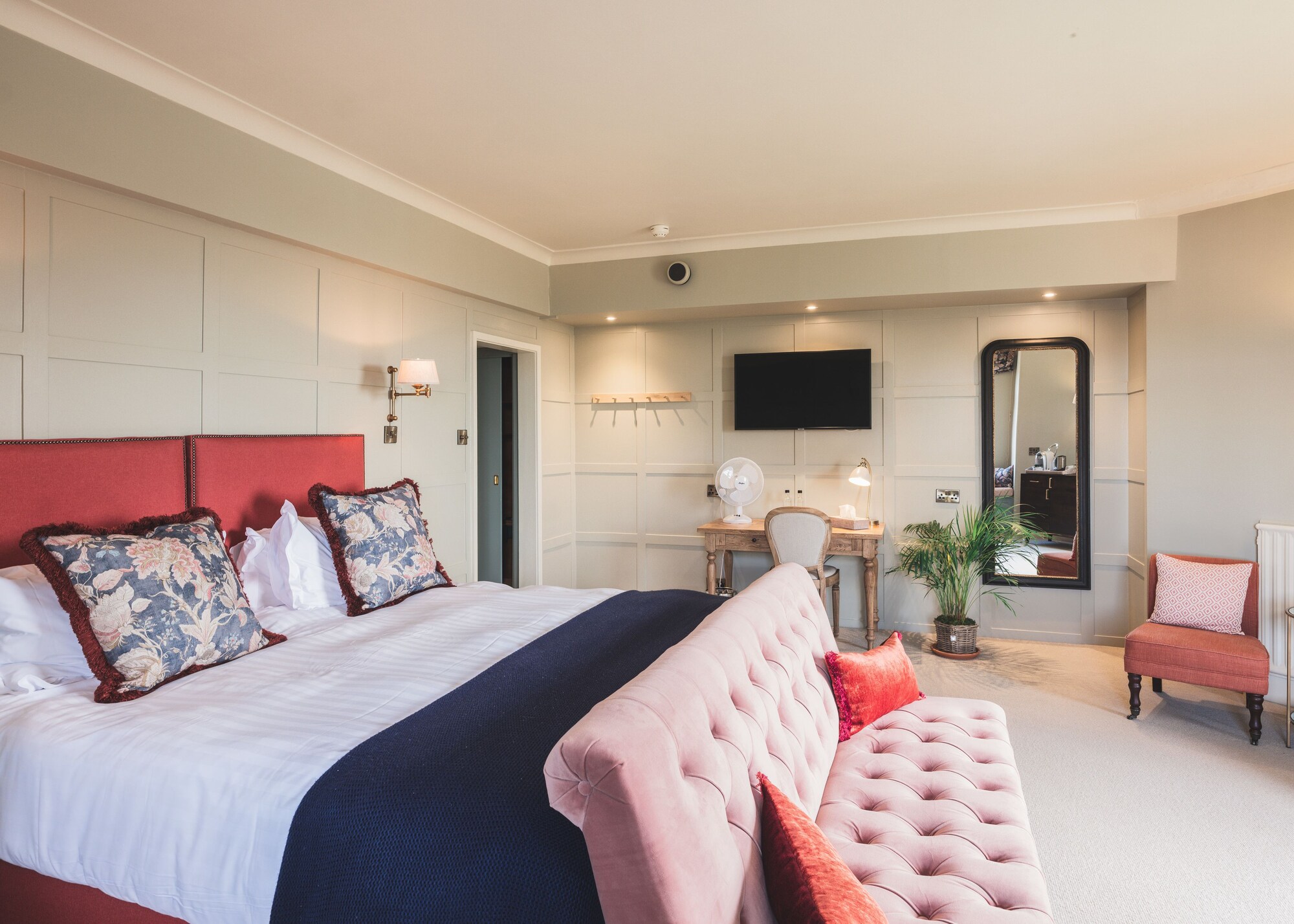 Castle, Suite, King Bed