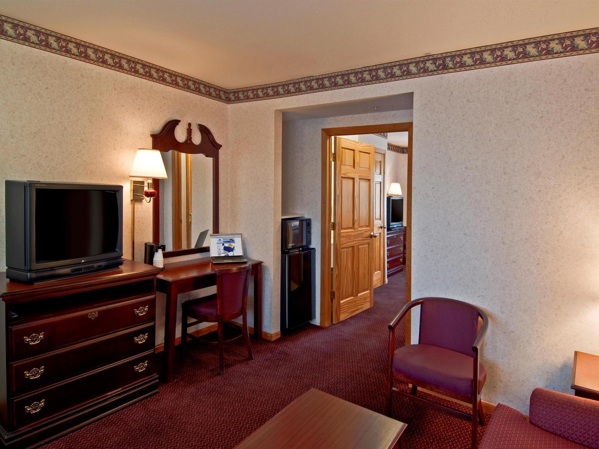 Americas Best Value Inn Suites Waukegan Gurnee 15/24