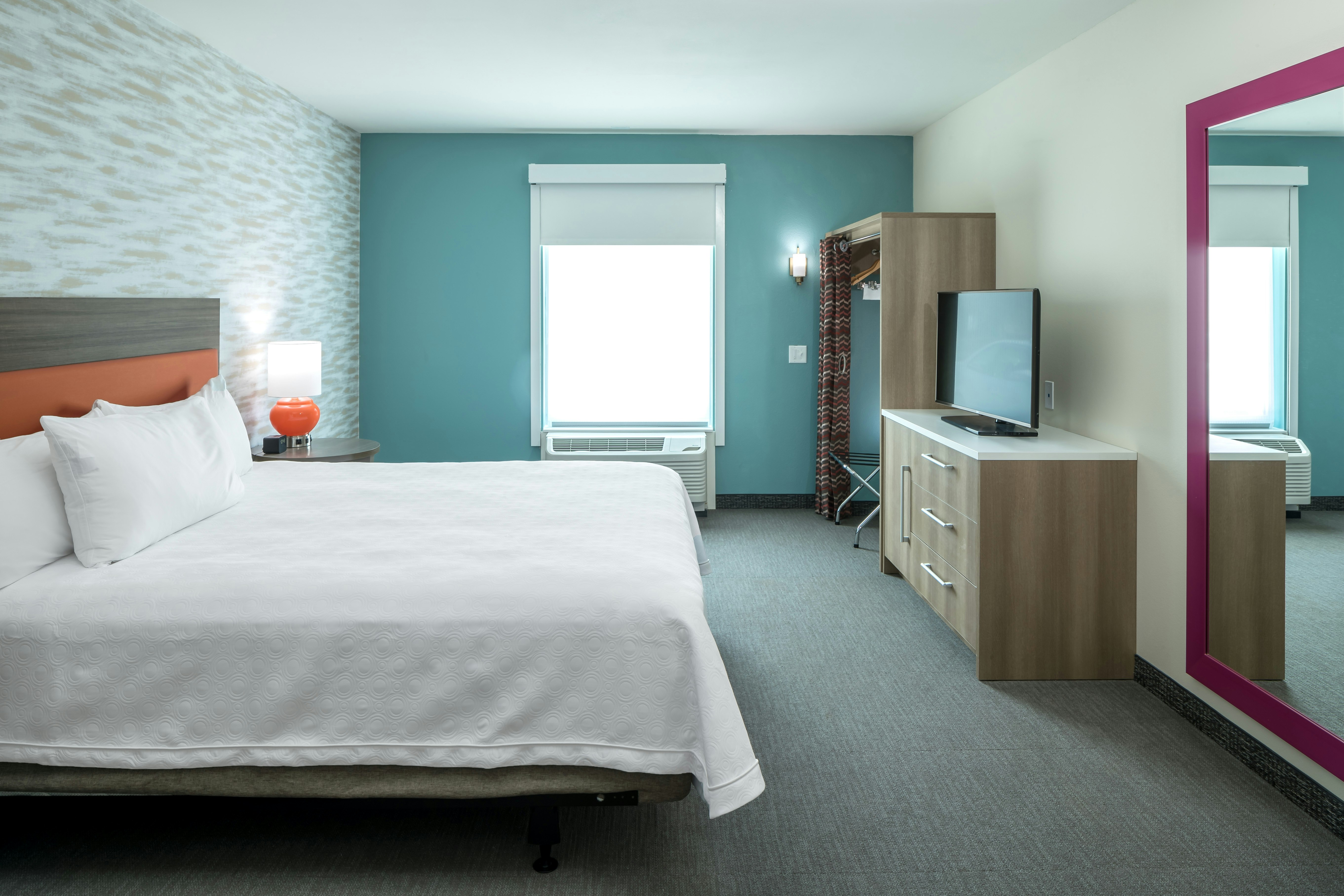 SUITE, KING BED, ACCESSIBLE
