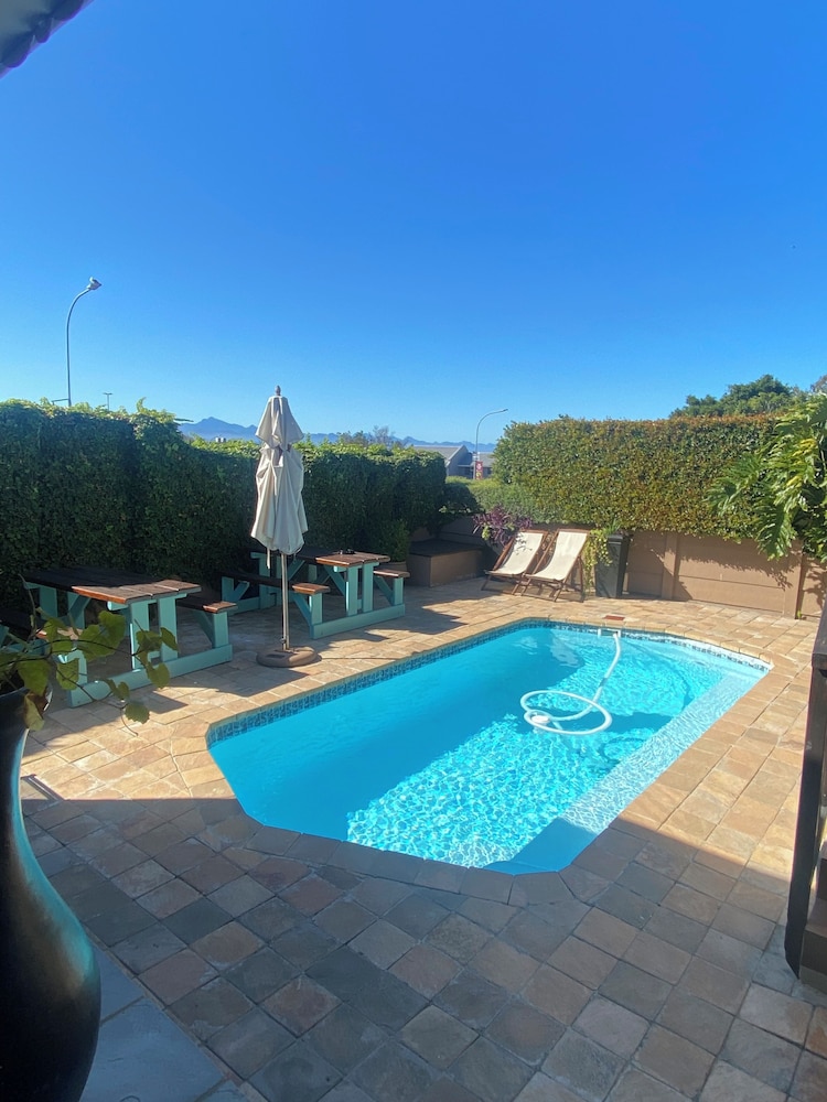 Dolphin Circle Bed and Breakfast 27/50