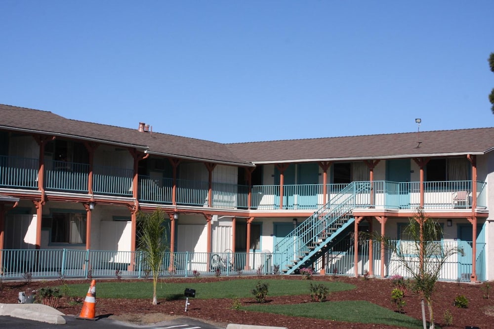 Budget Inn 3/66
