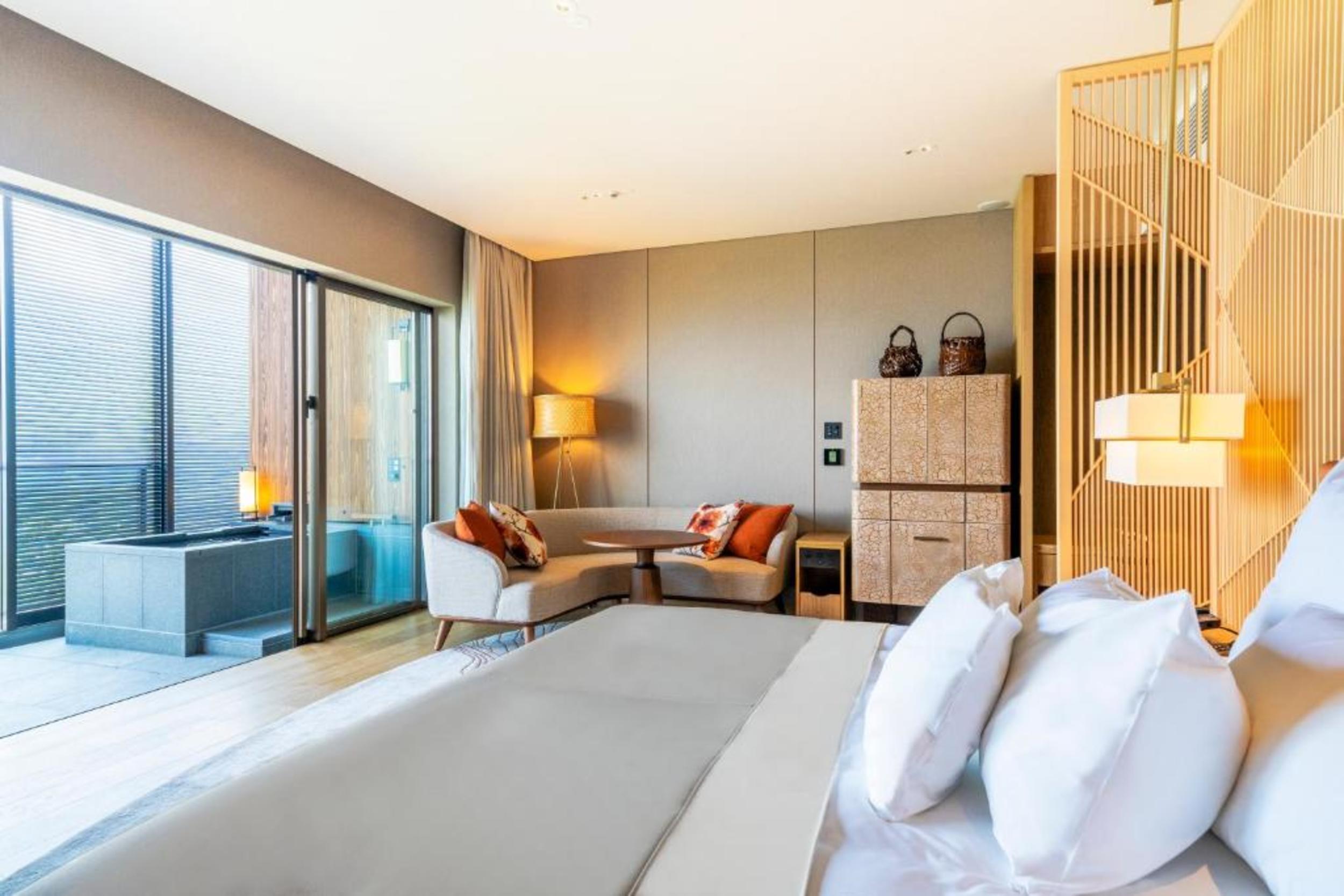 Club, Double Bed