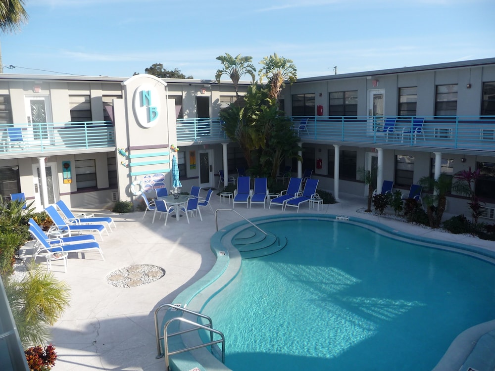 Royal North Beach All Suites 7/57
