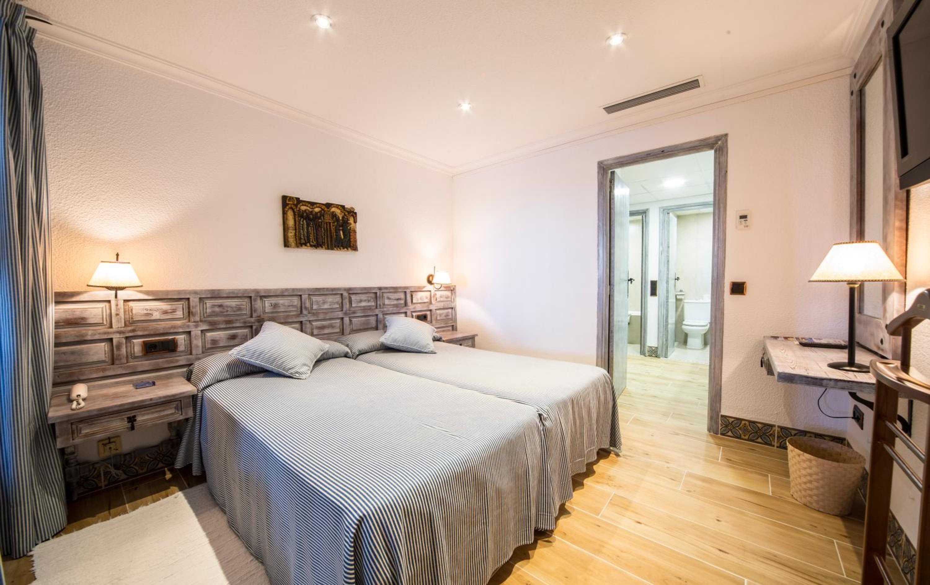 Room, Twin Beds, Large, Ground Floor