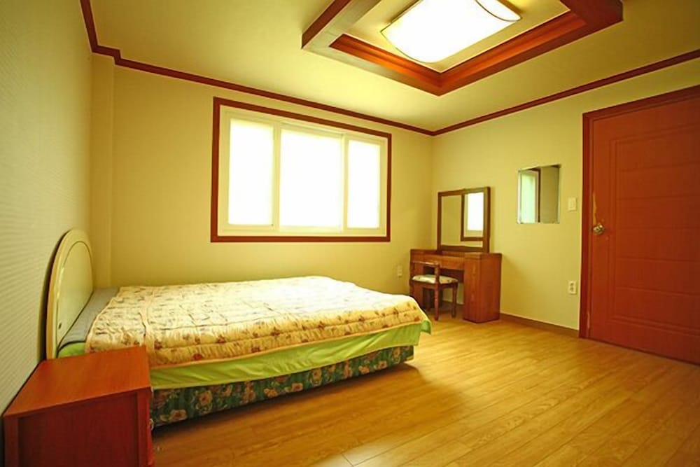 Garden, 4 Futon Beds, Bunk Bed