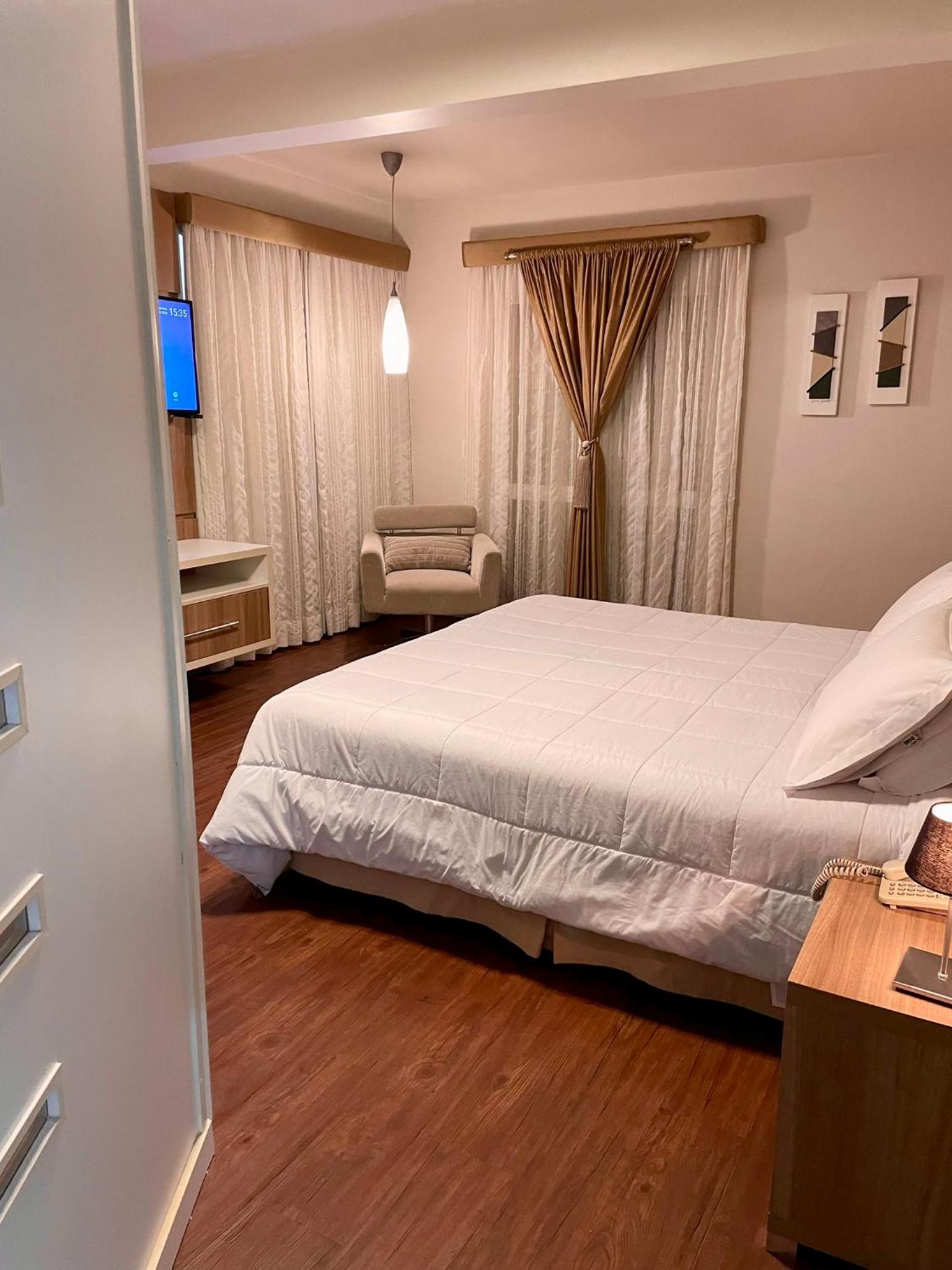Deluxe, Double Bed