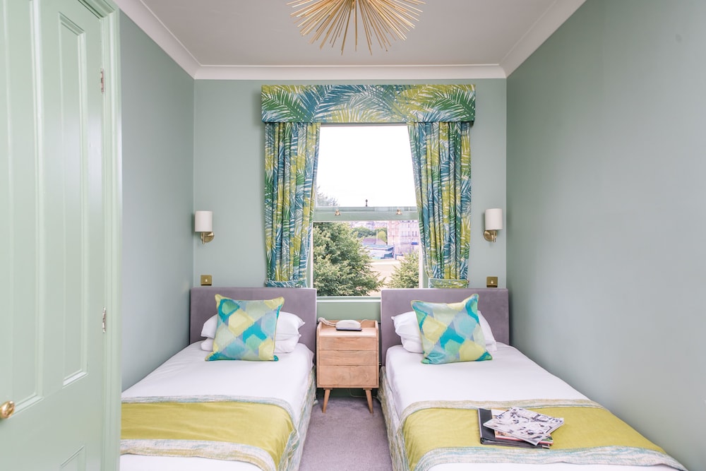 Standard, Twin Beds