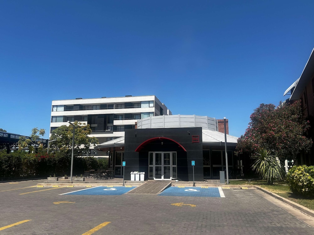 Ibis Mendoza 2/71