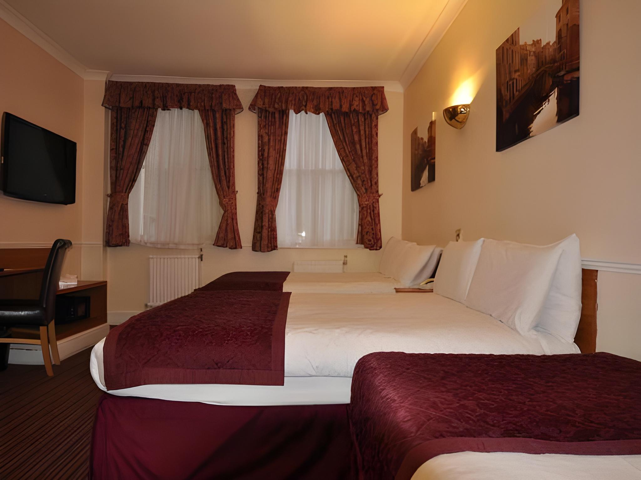 ROOM, QUINTUPLE