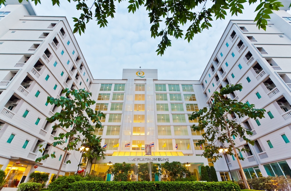 Sunday Platinum Suites in BANGKOK