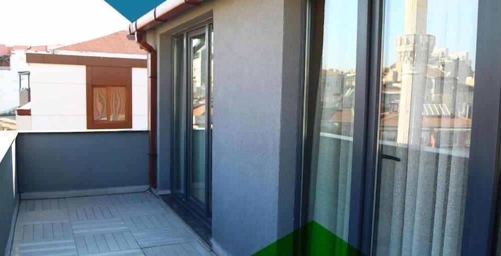 Luxx Suite 9/40
