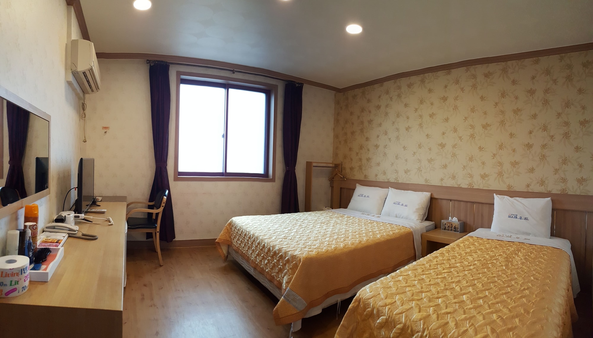 DELUXE, TWIN BEDS