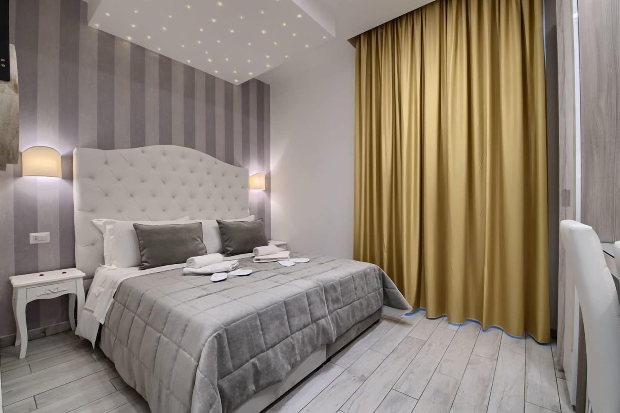 SUPERIOR, DOUBLE OR TWIN BED