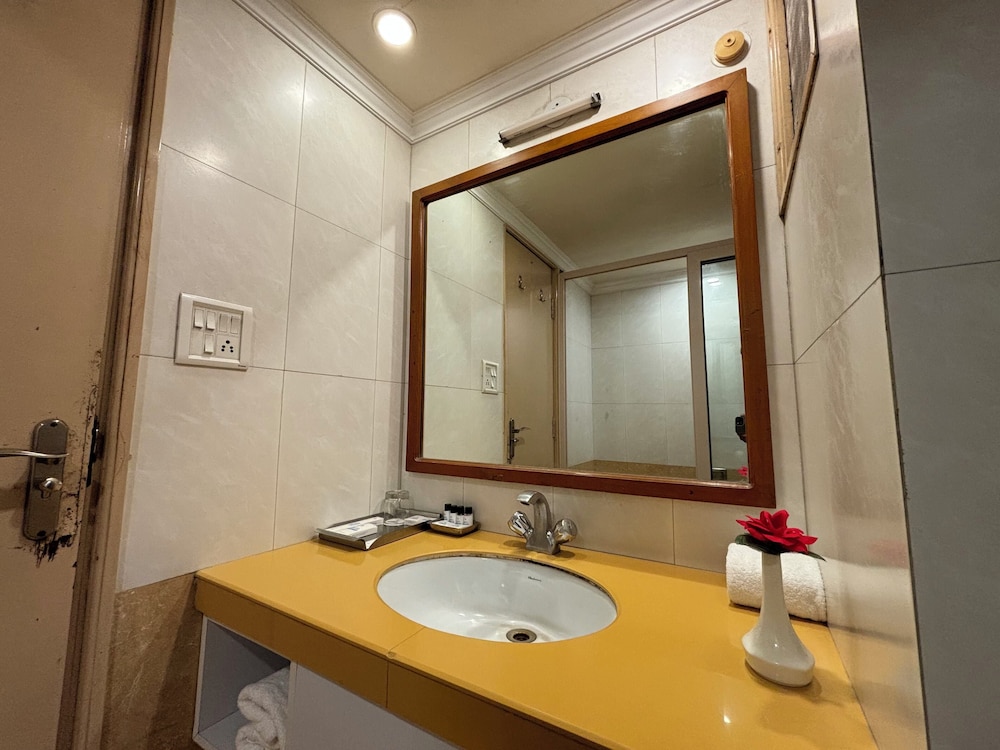 HOTEL PRADEEP 52/55