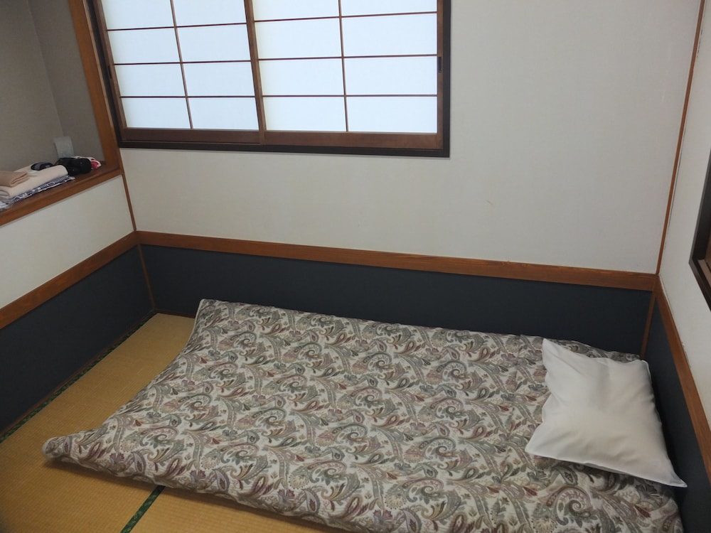 Turtle Inn Nikko 30/63