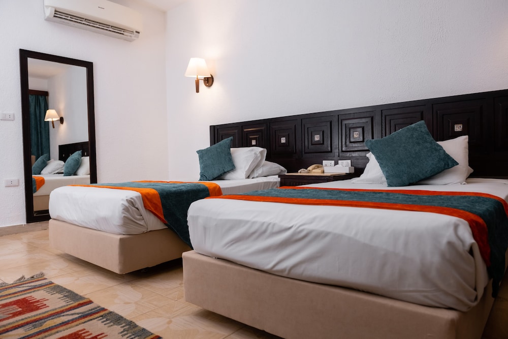 Turquoise Beach Hotel 7/50