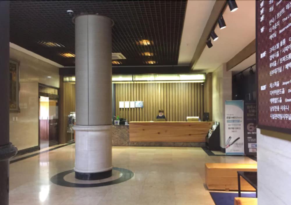Hotel The Base 5/17