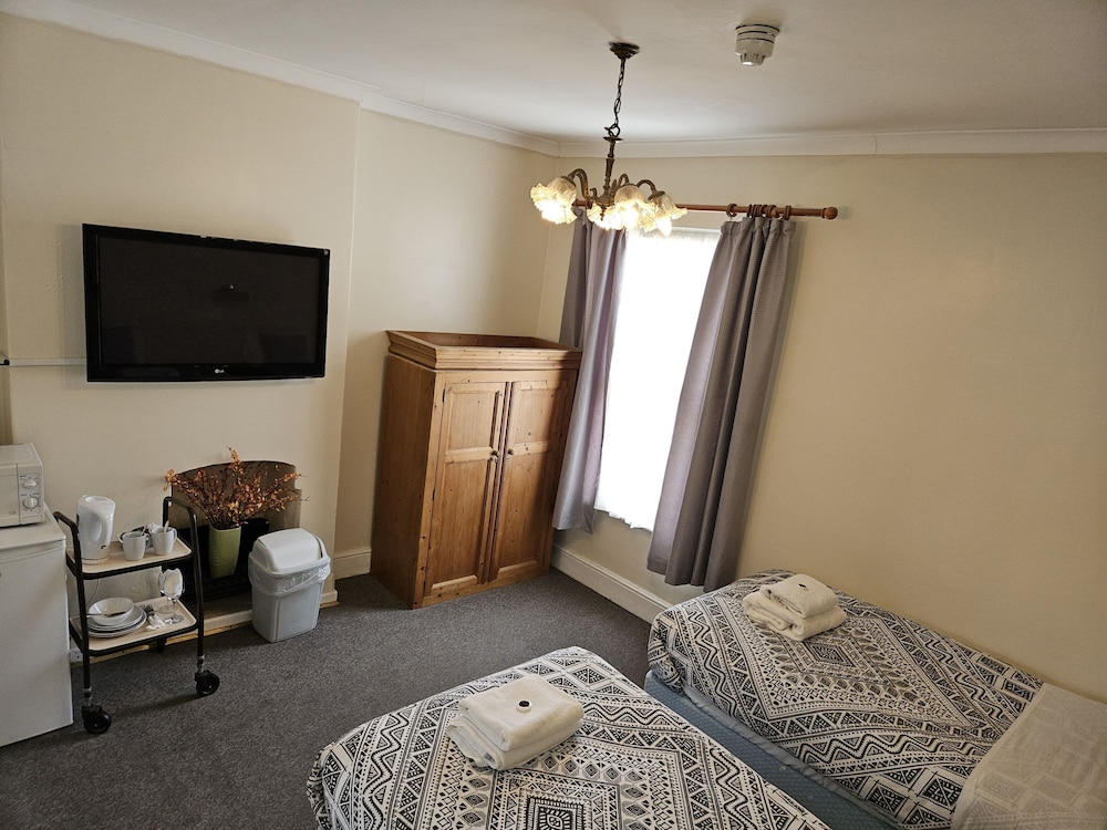 Rose Marie Guest House 17/19