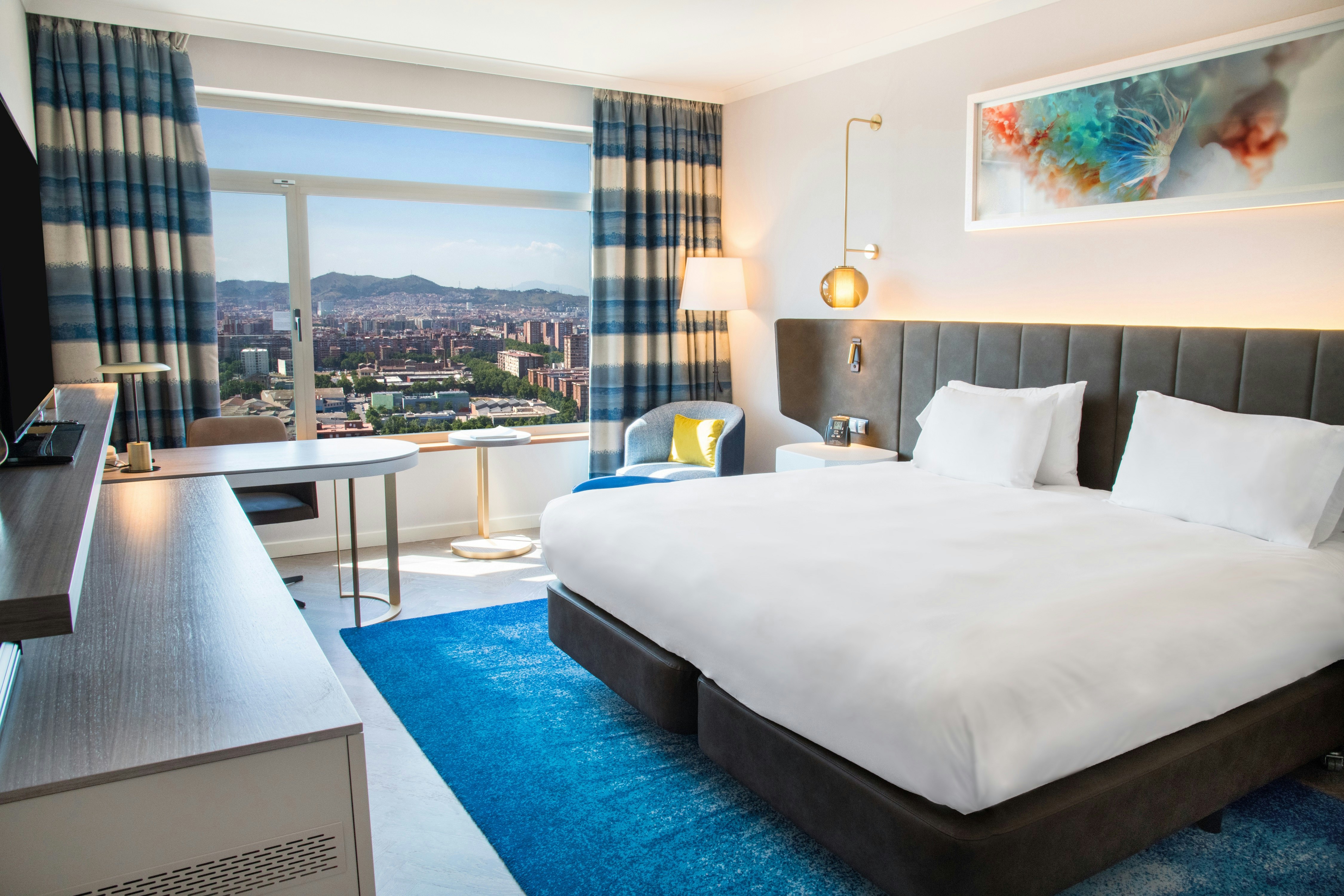 EXECUTIVE, KING BED