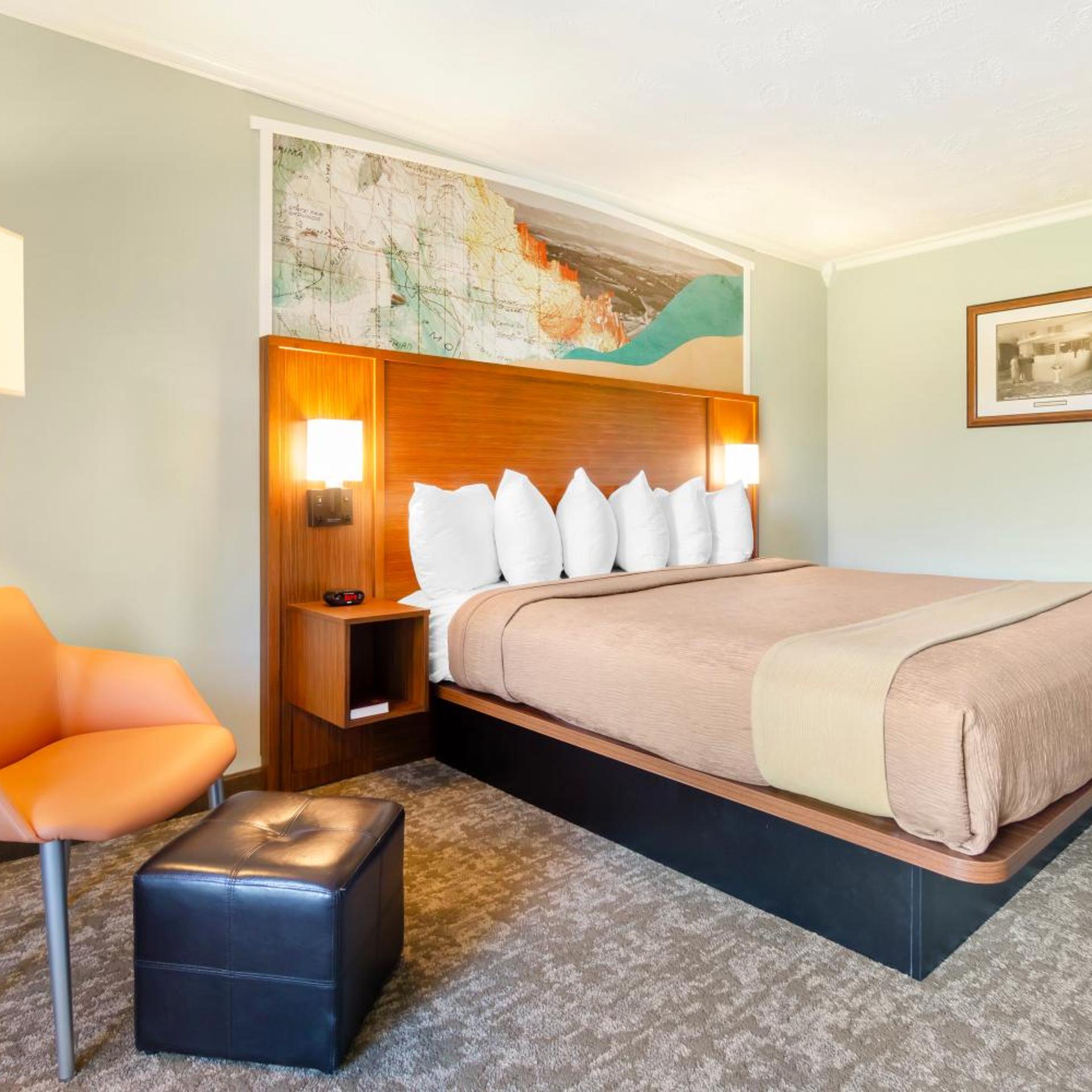 Room, King Bed, Pool Side