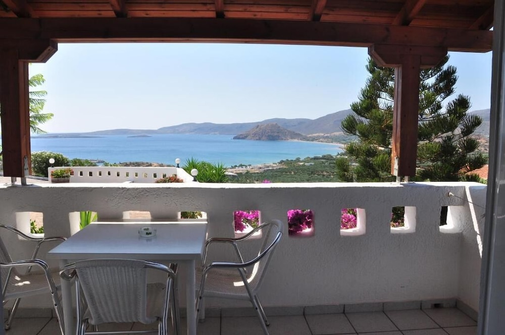 CASTRI VILLAGE HOTEL 27/50