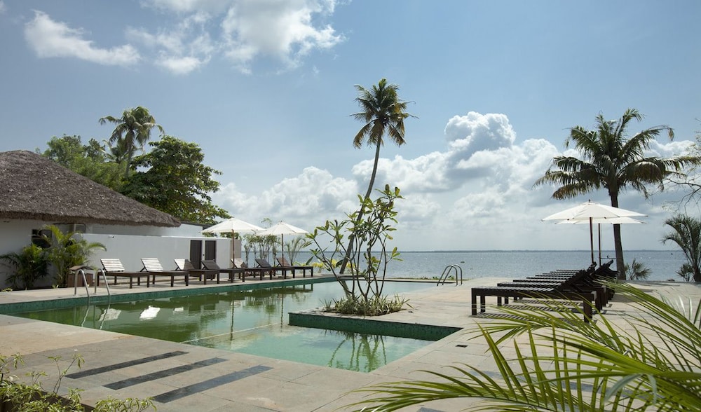 Deshadan Backwater Resort 11/81