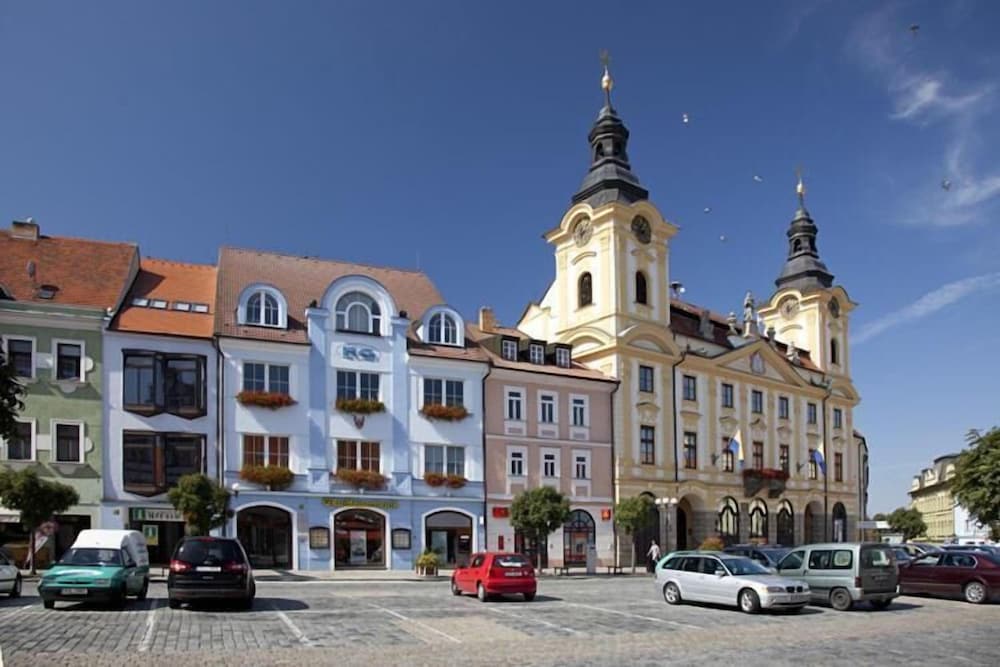 City Pisek Hotel 35/39