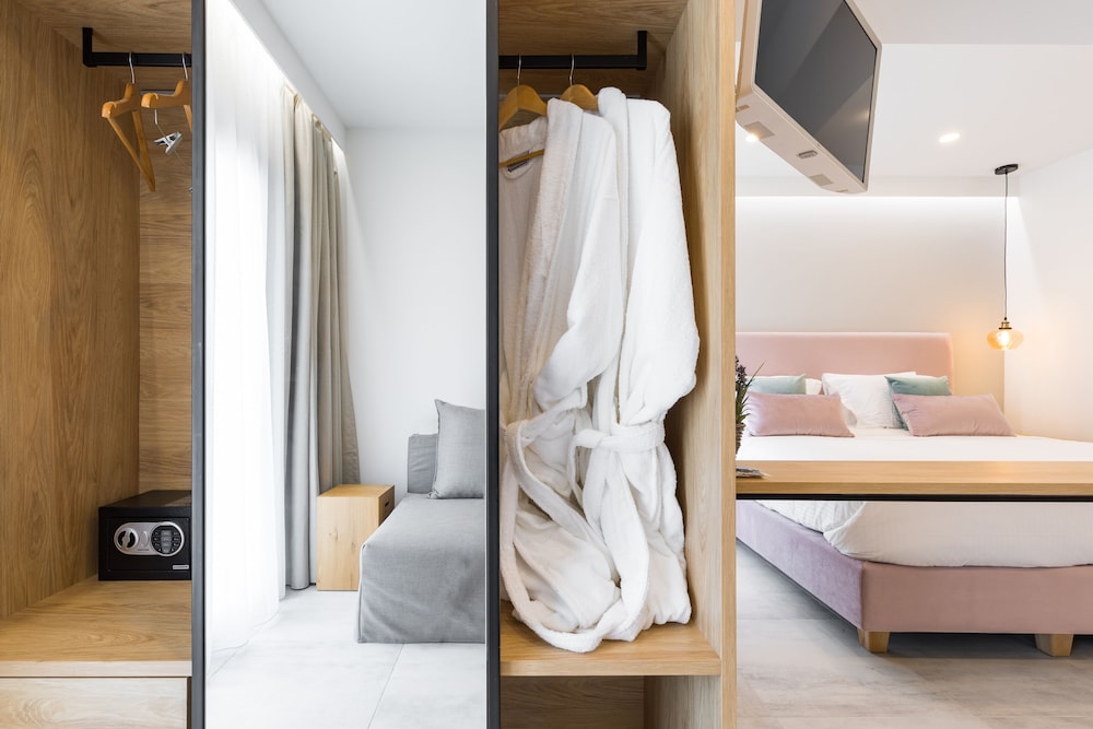 V Luxury Suites 21/50