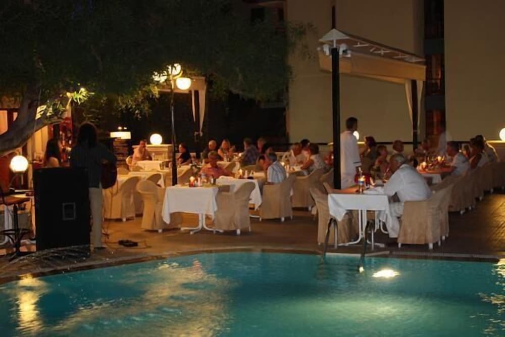 Pirat Hotel 27/35