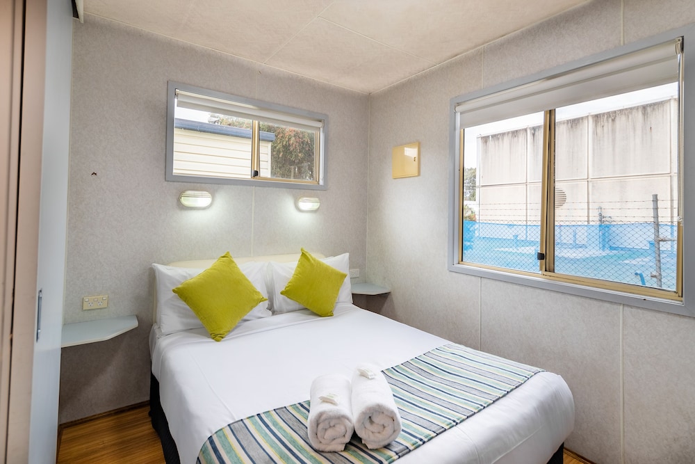 1 BEDROOM, CABIN
