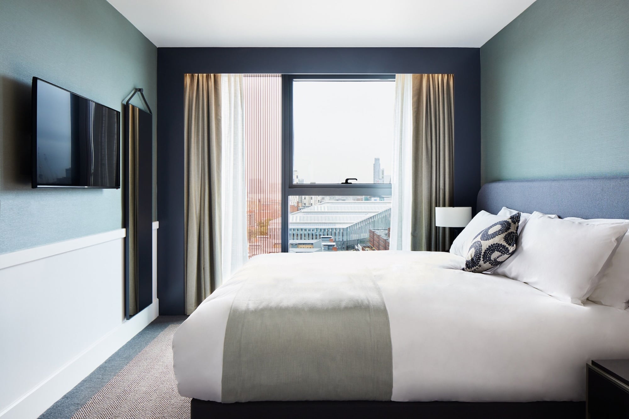 STUDIO, QUEEN BED, KITCHEN