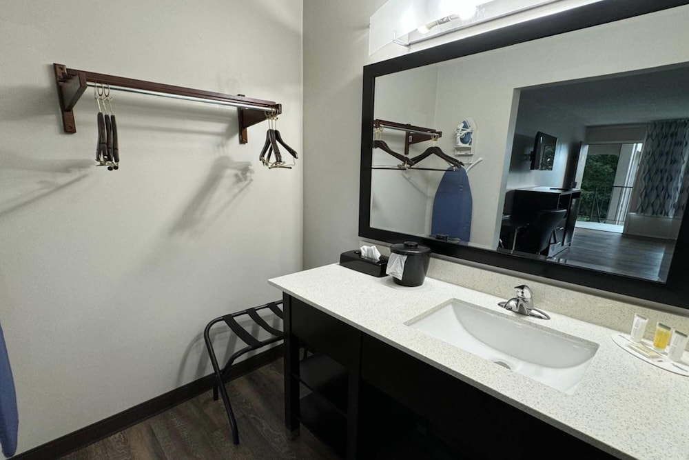 Days Inn by Wyndham Goldsboro 49/53