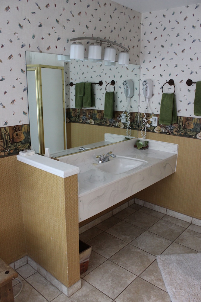 Howard Johnson by Wyndham Springerville 47/50