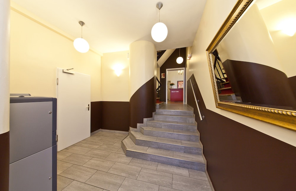 Hotel Holstenwall 7/45