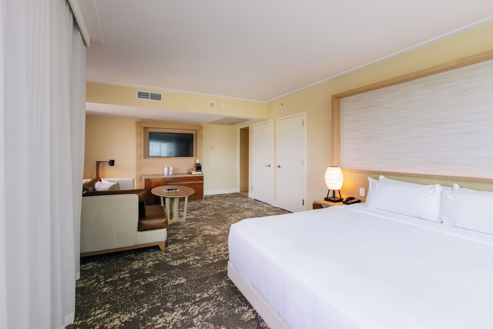 Suite, King Bed, Bay View