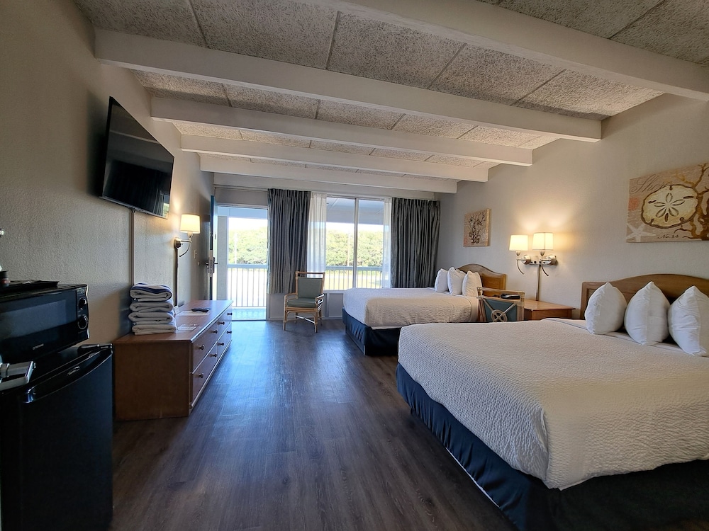 Days Inn & Suites By Wyndham Jekyll Island 13/58